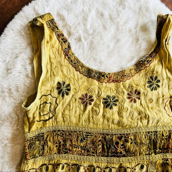 Embroidered Celtic dress - Picture 3 of 4